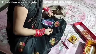 Indian Beutifull Bhabhi Pissing Black Saree Blouse