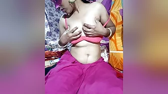 Today Exclusive-sexy Desi Bhabhi Boobs Pressing And Kissing On Live Show