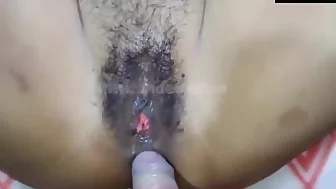 Indian Bhabhi Ne Condam Lagva Ke Apni Choot Marvaayi