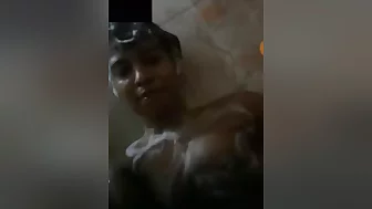 Today Exclusive- Desi Village Girl Bathing On Video Call