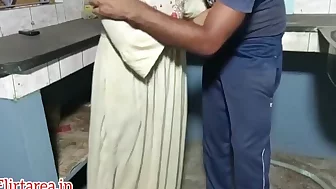 Plumber Ne Bhabhi Ko Kitchen Me Jhuka Ke Gand Maari