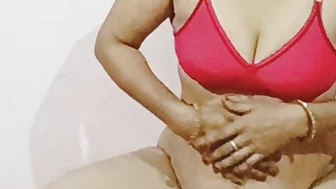 Sexy Bhabhi shows off her ass and pussy