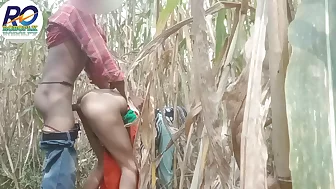Makki ke khet me prosi bhabhi ki chudai doggy style me mokka pakar