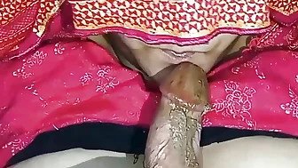 Desi bhabhi ko chocolate bhote passand ha, as liya Dever ne apne lund pa chocolate laga ke bhabhi ko Lund chuswaya, (Desi sex)