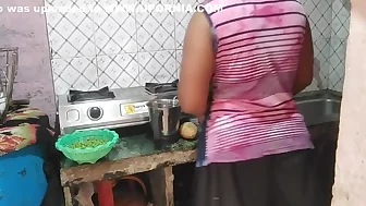 Devar Ne Bhabhi Ko Kitchen Me Choda Khana Banate Hue With Hindi Audio - Devar Bhabhi