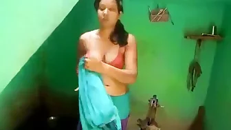 desi village bhabhi najmi washing clothes 1