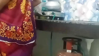 Bhabhi ko kitchen pe chuda