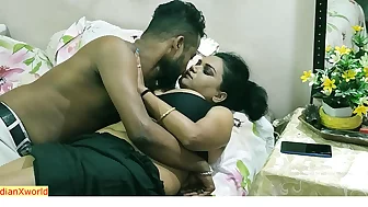 Lonely Bhabhi sudden sex with driver! nokor ne chudai mal nikal diya