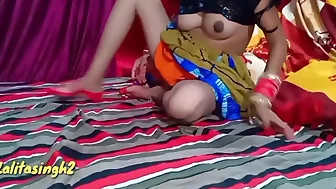 Nayi Navely Bhabhi Ko Kamre Ke Andar Akele Me Chod Diya - First Night