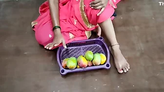 Desi Bhabhi Selling A Mango And Fucking A Sellar Uncle