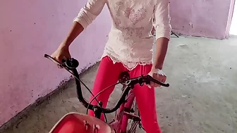 Cycle Par Baiti Hu Hi Bhabhi Ko Devar Ne Ache Se Choda