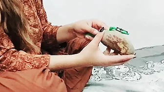 Desi Aunty Fucked And Sucked While Peeling Potatoes With Clear Hindi Audio