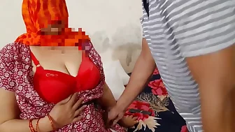 Desi Poonam Ko Tailar Ne Pela With Desi Bhabhi