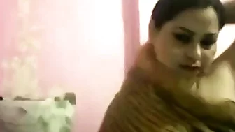 Indian boobs - aunty does naked show for fans