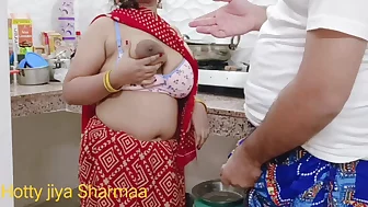 Kitchen Mein Chowmin Bana Rahi Desi Sister Ko Bhai Ne Ghodi Bana Kar Lapa Lap Choda