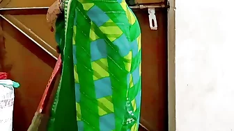 Indian desi kamwali bhabhi ko pata kr Gand mar di jb biwi gr pr nhi thi maid fuking clear hindi vioce