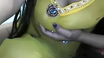 desi indian big tits showing on webcam