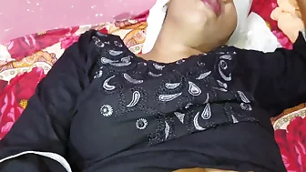 Indian Bhabhi Aunty Gives Handjob and Blowjob and Enjoy Deep Pussy Penetration xlx
